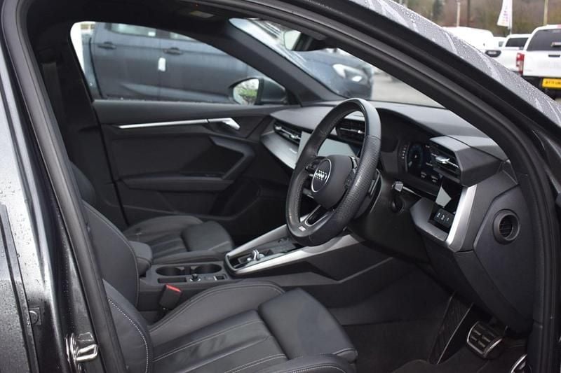 Begagnad Audi A3 S-Line 110 HK (80 kW) 2022 Grå Sedan