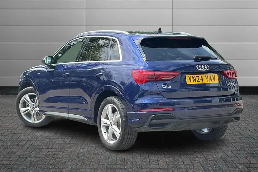 Używany Audi Q3 S-Line 150 KM (110 kW) 2024 Niebieski SUV