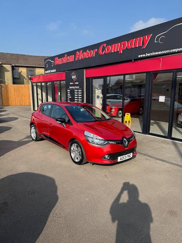 Used Renault Clio IV Dynamique 75 HP (55 kW) 2013 Red Hatchback