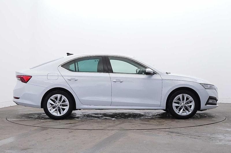 Used Skoda Octavia SE L 110 HP (80 kW) 2023 Moon white metallic Hatchback