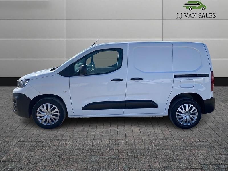 Used Peugeot Partner 131 HP (96 kW) 2020 White MPV