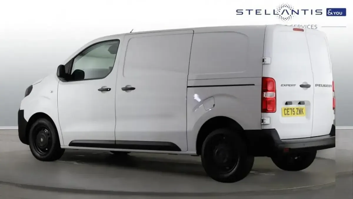 Used Peugeot Expert 118 HP (86 kW) 2025 White Van