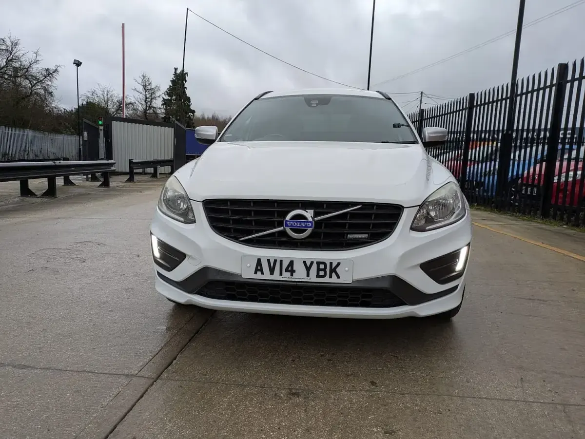 Used Volvo XC60 R-Design 178 HP (130 kW) 2014 White SUV