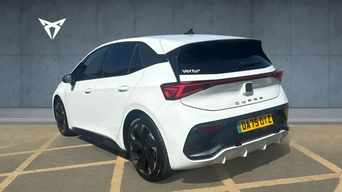 Used Cupra Born e-Boost 169 kW (231 HP) 2025 White Hatchback
