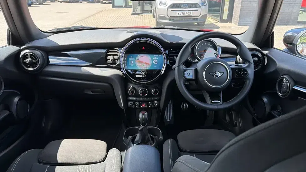 Used Mini Cooper Hatch 134 HP (98 kW) 2021 Red Hatchback