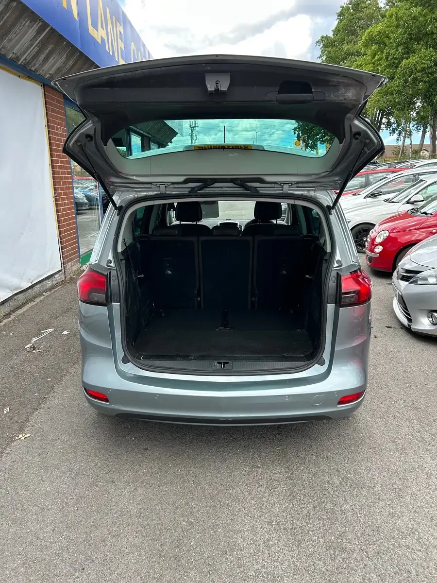 Used Vauxhall Zafira SRi 170 HP (125 kW) 2015 Silver MPV