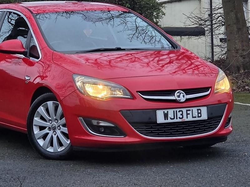 Second-hand Vauxhall Astra Elite 165 CP (121 kW) 2013 Roșu Hatchback