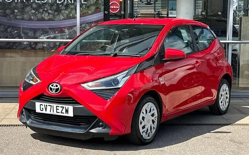 Used Toyota Aygo X-play 72 HP (52 kW) 2021 Red Hatchback