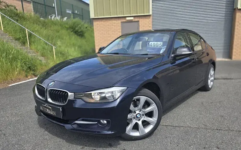 Begagnad BMW 318 Sport Line 143 HK (105 kW) 2014 Sedan