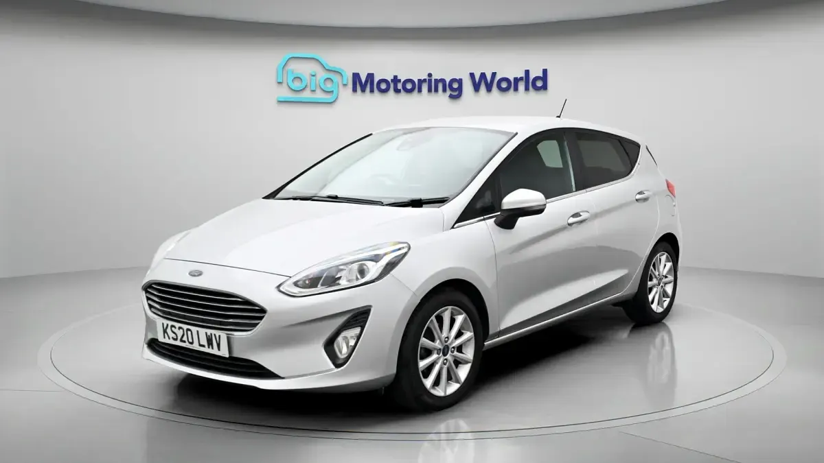 Usado Ford Fiesta Titanium 95 CV (69 kW) 2020 Plateado Utilitario