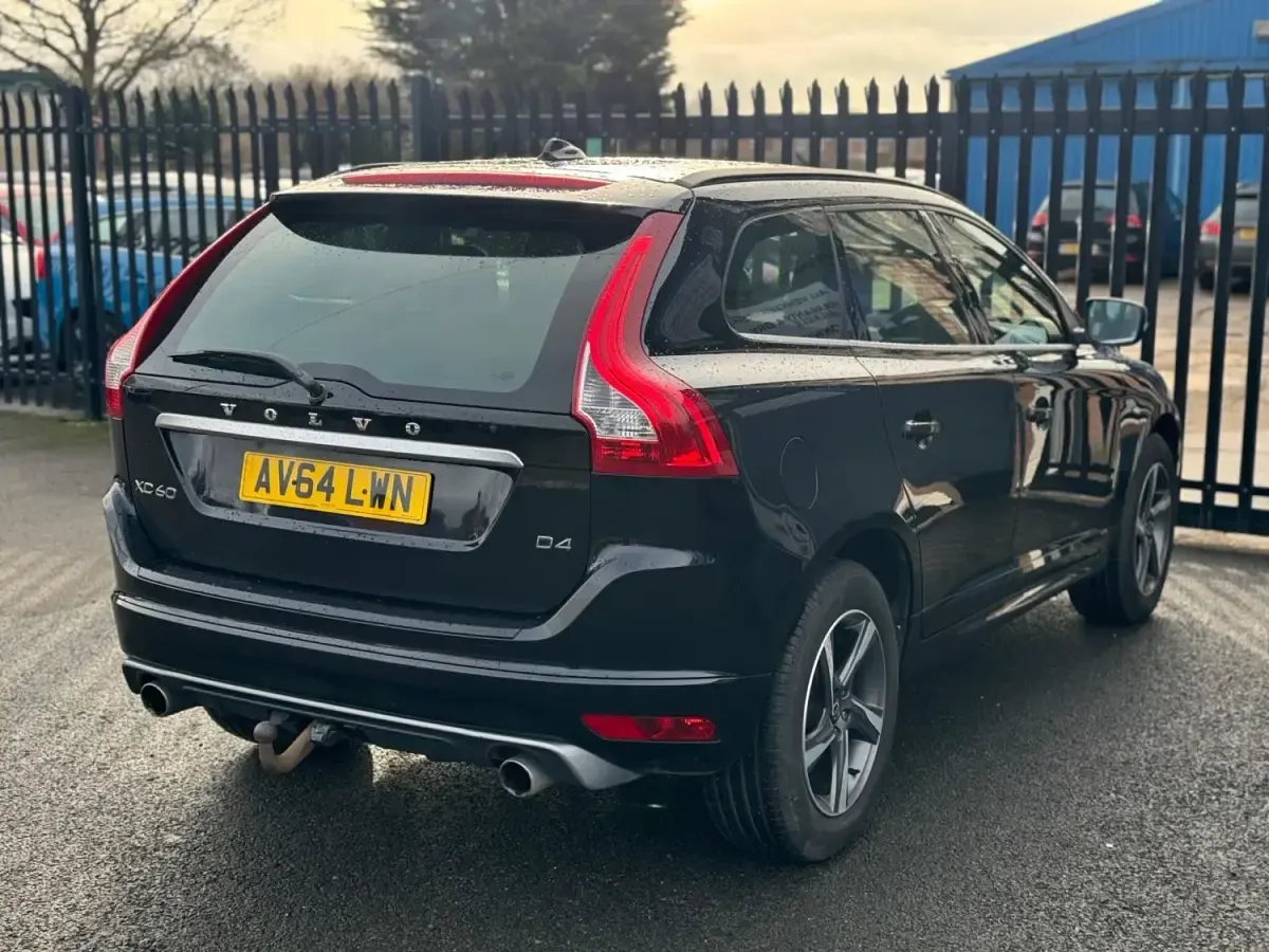 Używany Volvo XC60 R-Design 2014 Czarny SUV