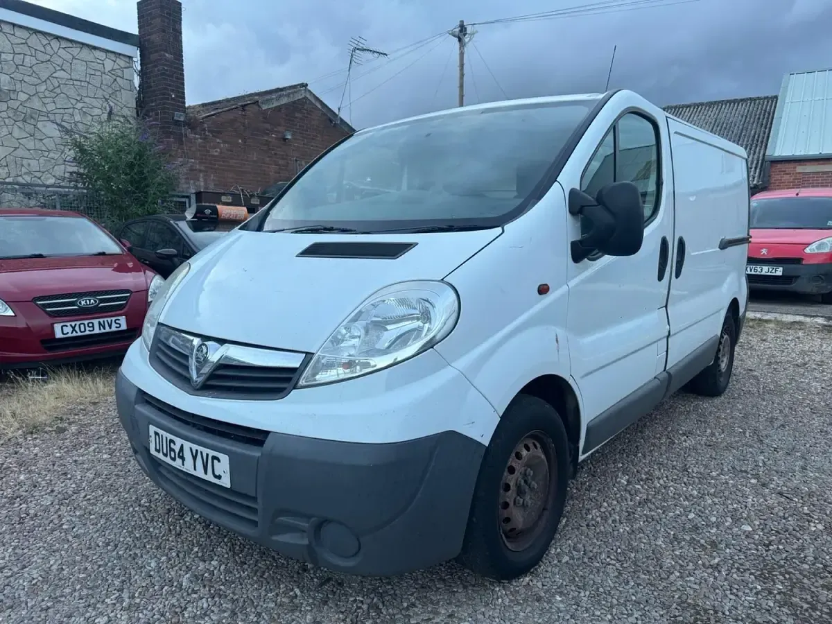 Used Vauxhall Vivaro 90 HP (66 kW) 2014 White MPV