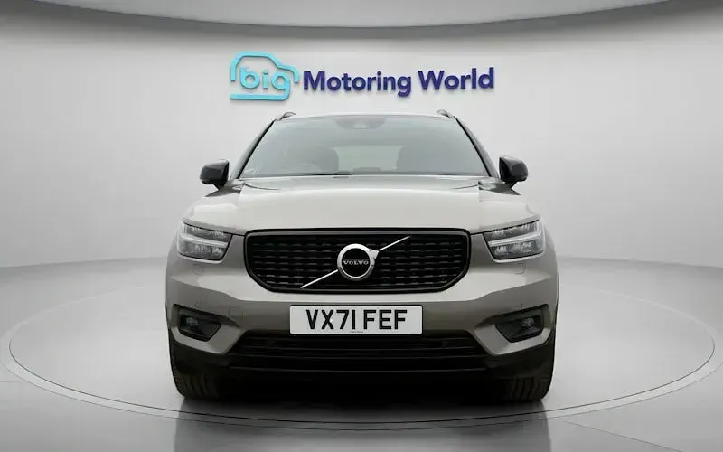 Usado Volvo XC40 R-Design Pro 163 CV (119 kW) 2021 Gris SUV