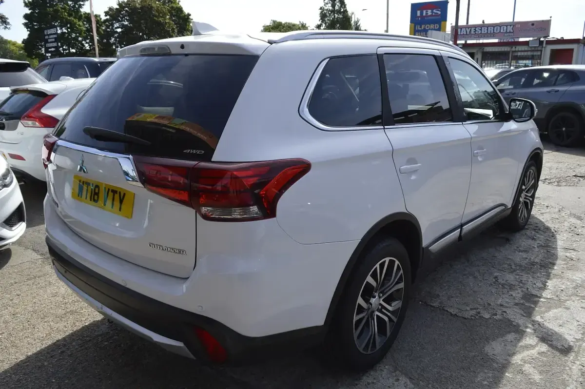 Used Mitsubishi Outlander 147 HP (108 kW) 2018 White SUV