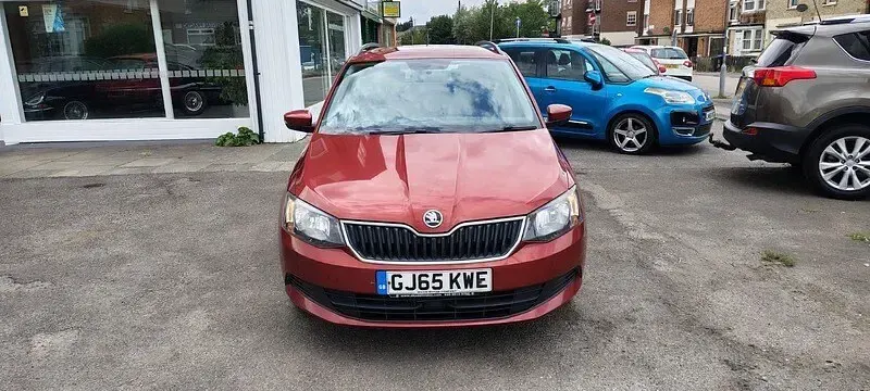 Used Skoda Fabia SE 90 HP (66 kW) 2015 Red Estate