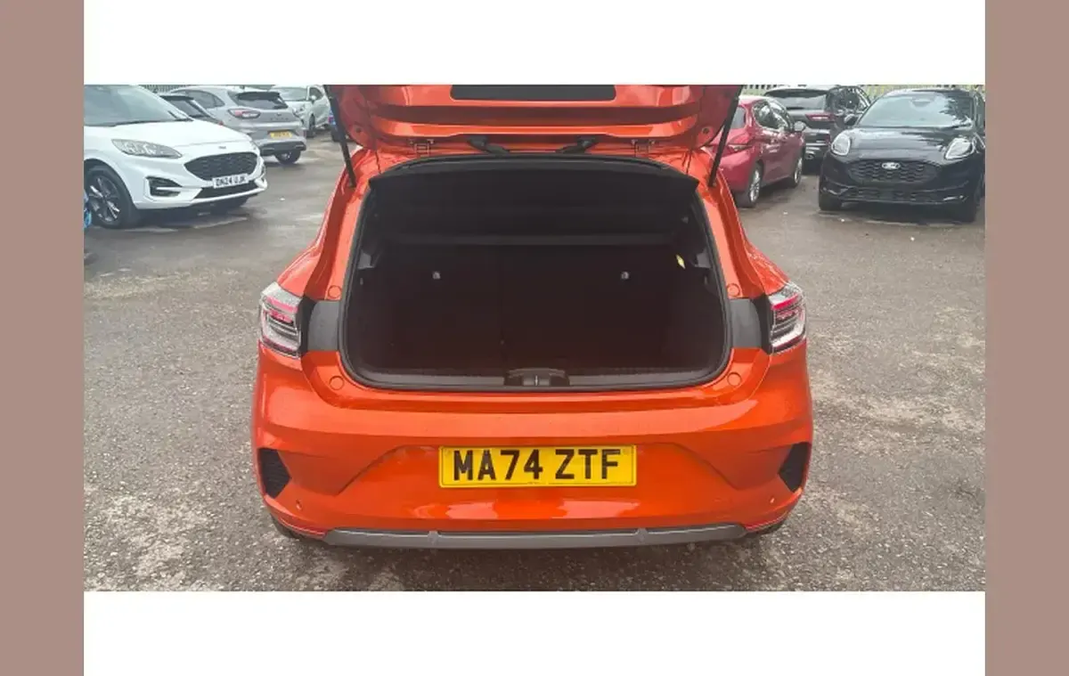 Used Renault Clio V Esprit Alpine 140 HP (102 kW) 2024 Orange Hatchback