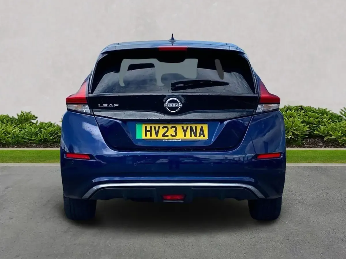 Used Nissan Leaf Tekna 110 kW (150 HP) 2023 Blue Hatchback