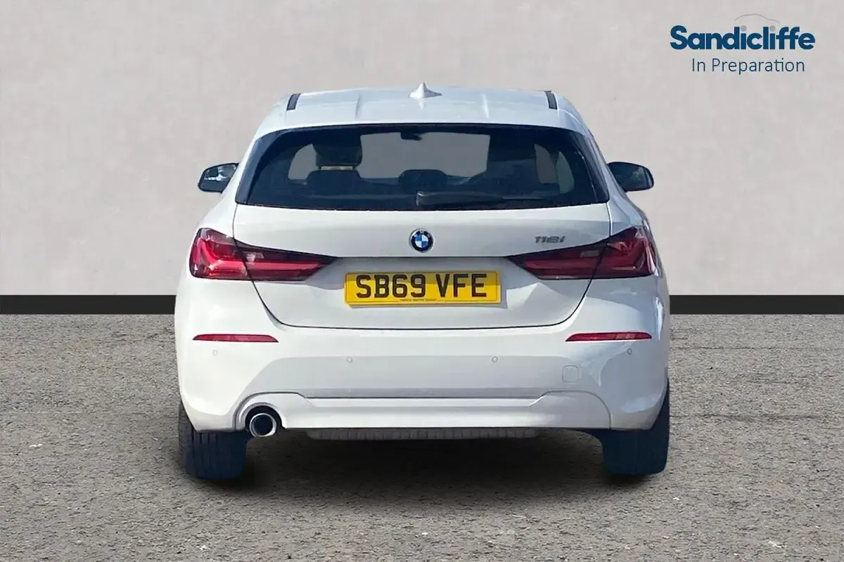 Used BMW 118 Comfort Edition 140 HP (102 kW) 2020 White Hatchback