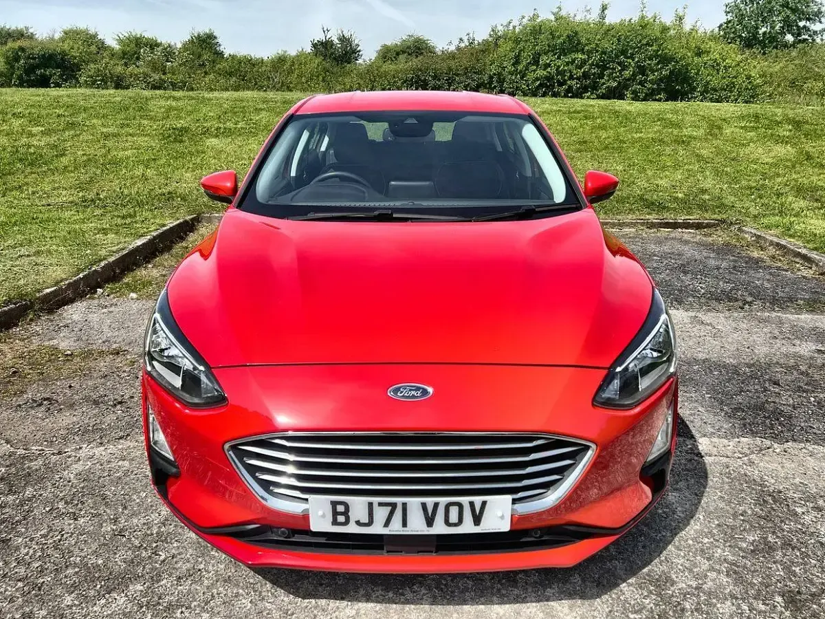 Used Ford Focus Titanium 118 HP (86 kW) 2021 Red Hatchback
