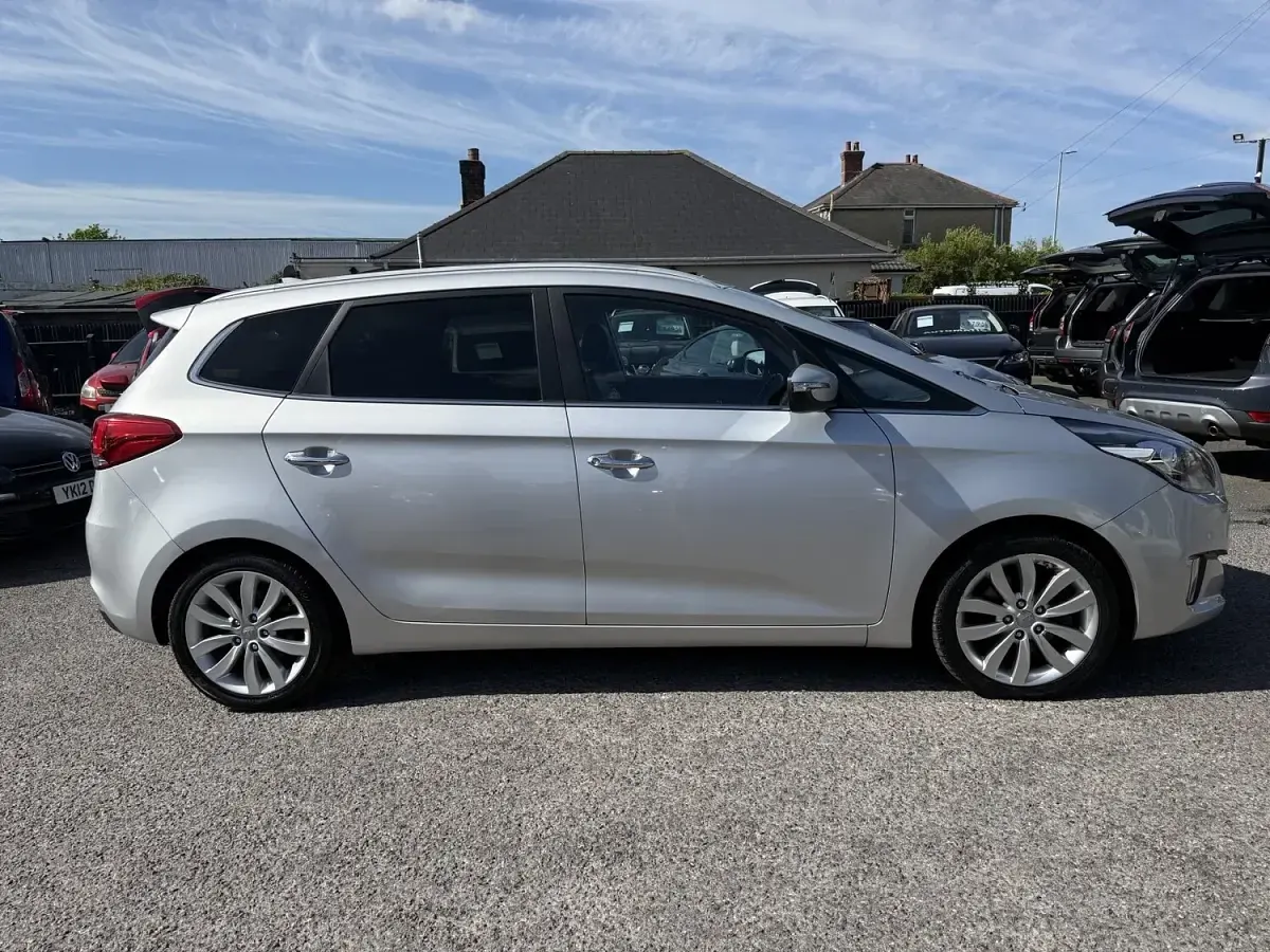 Used Kia Carens 139 HP (102 kW) 2017 Silver MPV