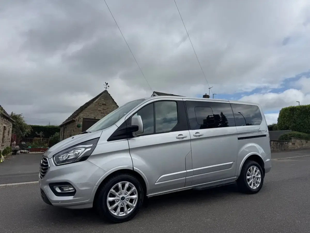 Begagnad Ford Tourneo Titanium 2020 Silver Minibuss