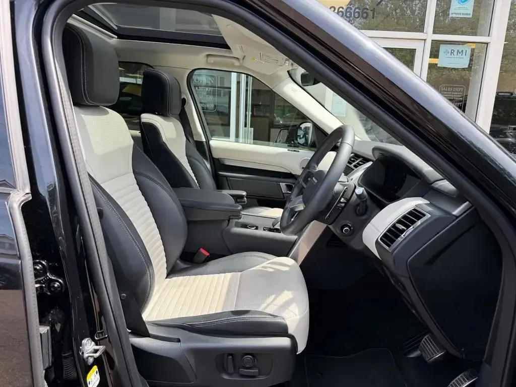 Used Land Rover Discovery 5 SE Dynamic 2024 Black SUV