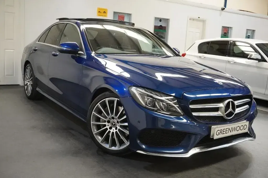 Usado Mercedes C250 AMG line 204 HP (150 kW) 2017 Azul Sedan