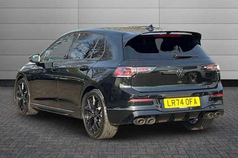 Second-hand VW Golf VIII Black Edition 333 CP (244 kW) 2024 Negru Hatchback
