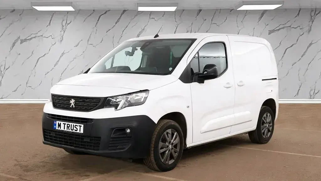 Used Peugeot Partner Premium 130 HP (95 kW) 2022 White MPV