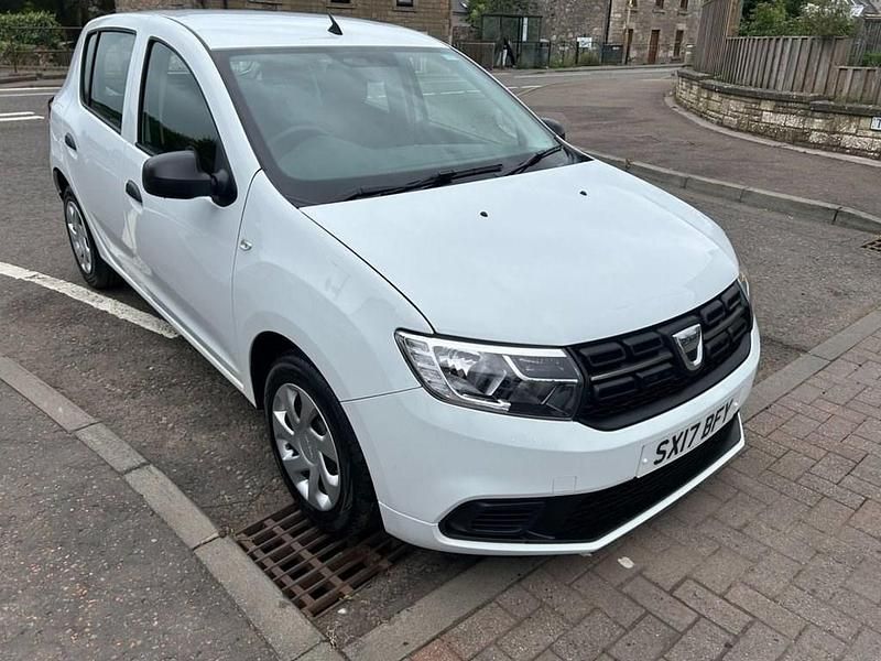 Used Dacia Sandero Ambiance 75 HP (55 kW) 2017 White Hatchback