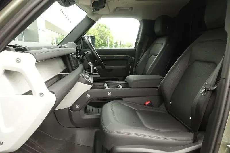 Used Land Rover Defender SE 2023 Green SUV