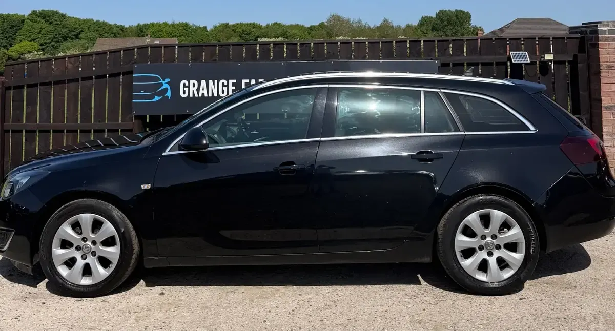 Used Vauxhall Insignia 136 HP (100 kW) 2016 Black Estate