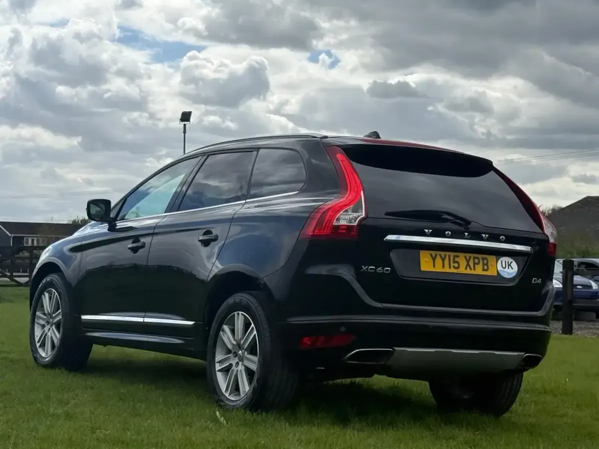 Second-hand Volvo XC60 SE Lux 190 CP (139 kW) 2015 Negru SUV