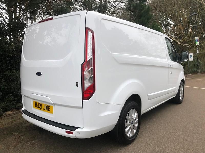 Used Ford Transit Custom Limited 130 HP (95 kW) 2021 White Van