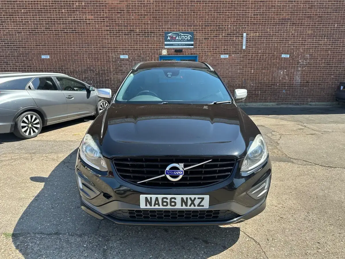 Used Volvo XC60 R-Design 190 HP (139 kW) 2016 Black SUV