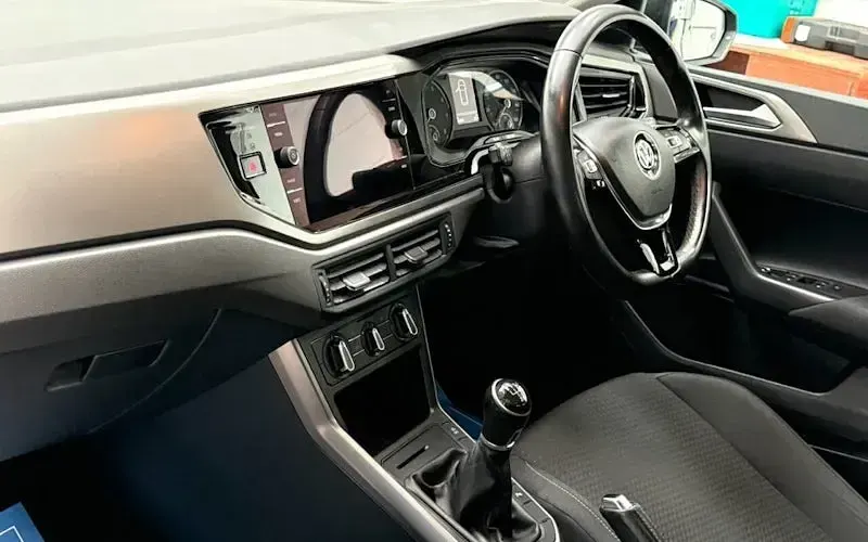 Usado VW Polo SE 65 CV (47 kW) 2019 Negro Utilitario