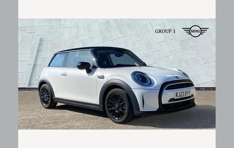 Used Mini Cooper Classic 136 HP (100 kW) 2023 White Hatchback