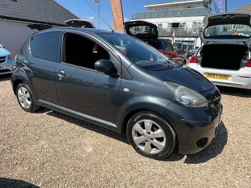 Used Toyota Aygo 68 HP (50 kW) 2011 Grey Hatchback
