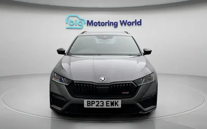 Used Skoda Octavia vRS 200 HP (147 kW) 2023 Grey Estate