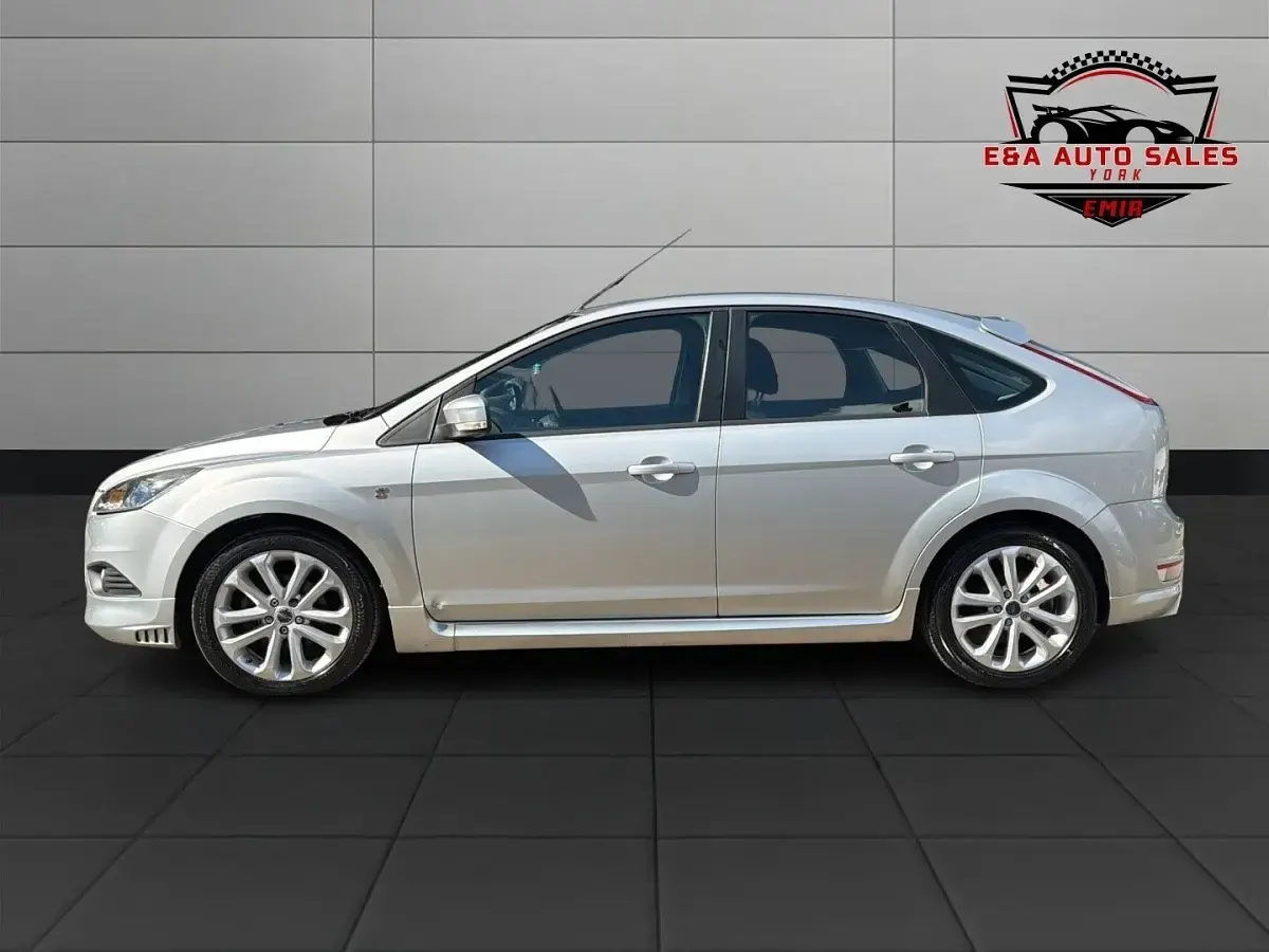 Used Ford Focus Zetec 125 HP (91 kW) 2009 Silver Hatchback