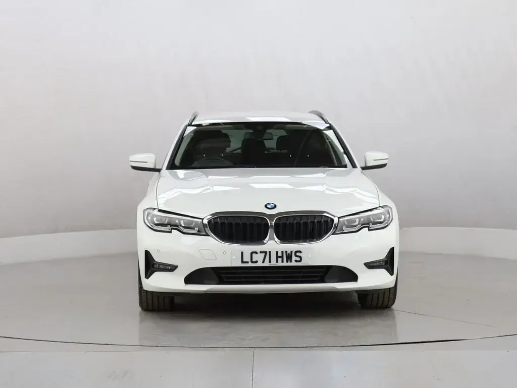 Used BMW 320 Comfort Edition 190 HP (139 kW) 2022 White Estate