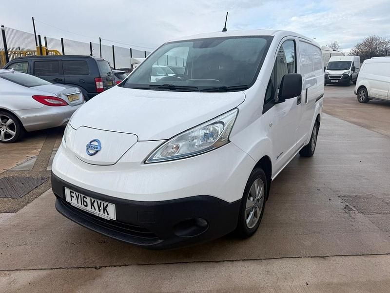 White Used 2016 Nissan e-NV200 Tekna MPV | £5,495 - Image 1/4
