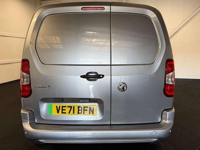 Second-hand Vauxhall Combo Sportive 50 kW (68 CP) 2021 Gri Monovolum