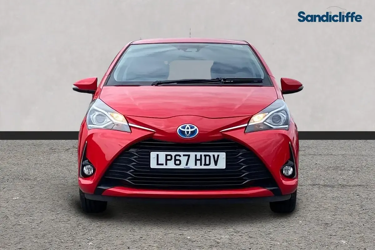 Used Toyota Yaris 100 HP (73 kW) 2020 Red Hatchback