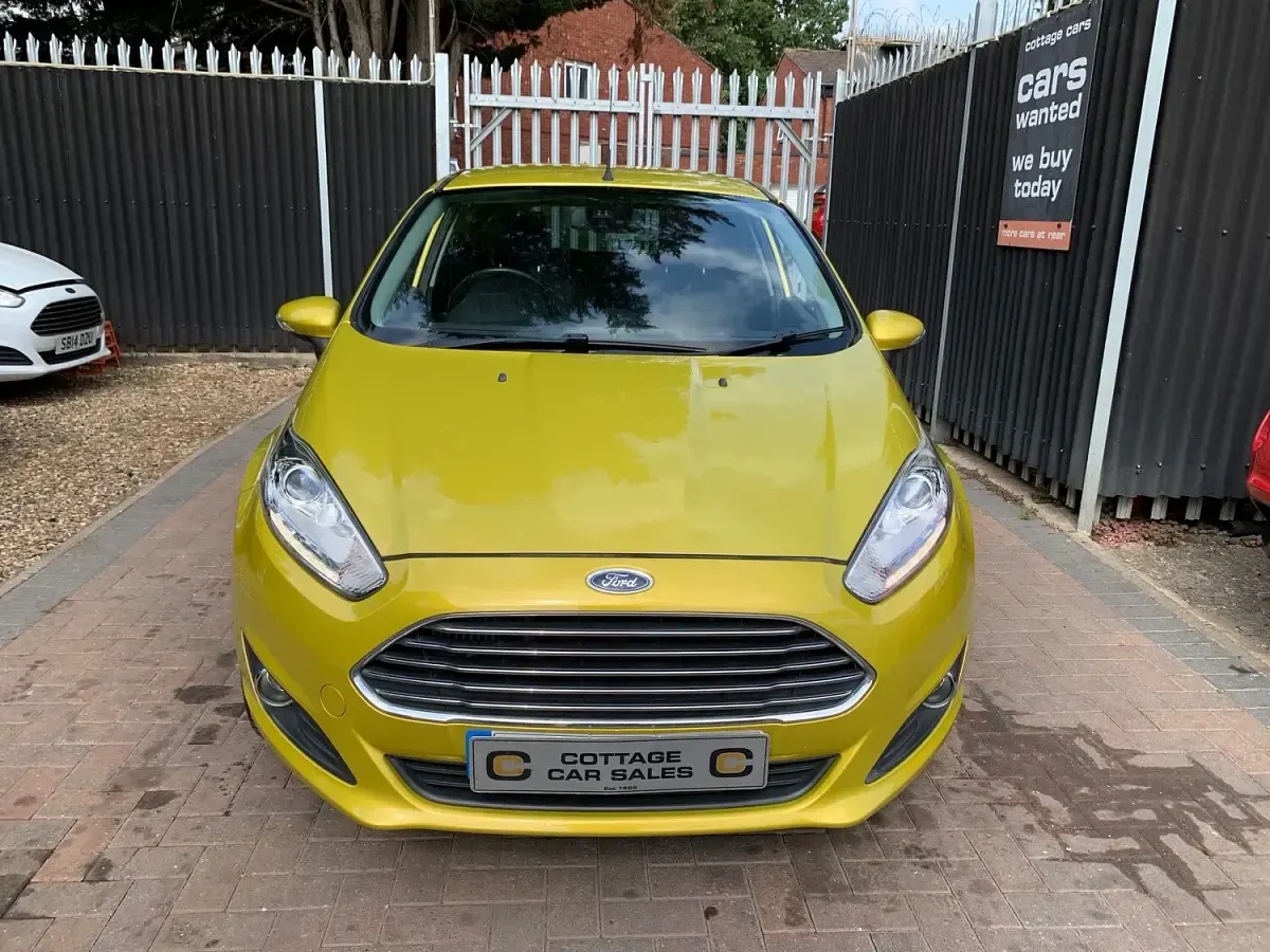 Used Ford Fiesta Zetec 98 HP (72 kW) 2015 Yellow Hatchback