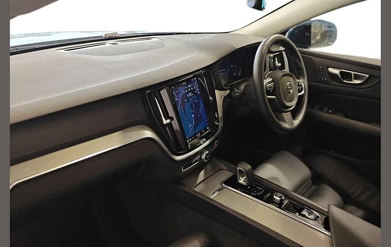 Usado Volvo V60 Plus 194 HP (142 kW) 2025 Cinzento Carrinha