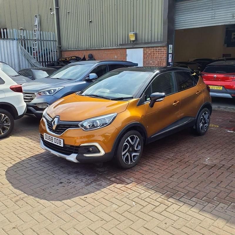 Used Renault Captur Iconic 90 HP (66 kW) 2018 Orange SUV