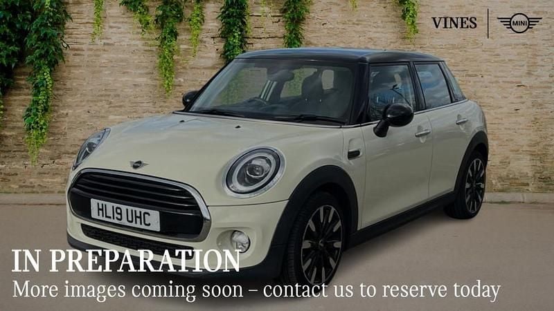Used Mini Cooper Classic 134 HP (98 kW) 2019 White Hatchback