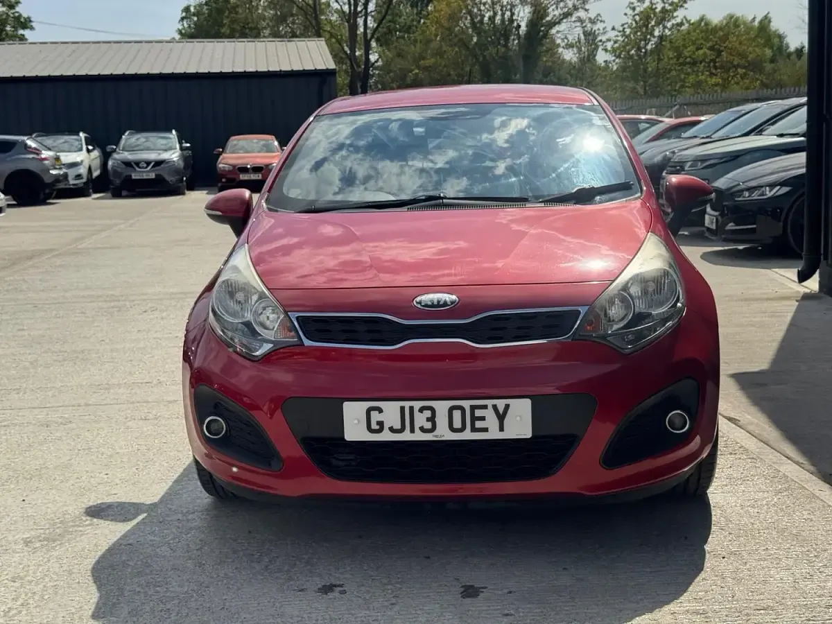 Used Kia Rio 84 HP (61 kW) 2013 Red Hatchback