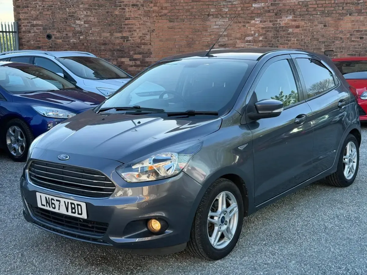 Begagnad Ford Ka Plus Zetec 85 HK (62 kW) 2017 Grå Halvkombi